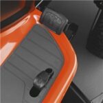 HUSQVARNA TC 242 T mit Schneeschild 120Plus & Gartentraktoren Anhänger 275 – Bild 8